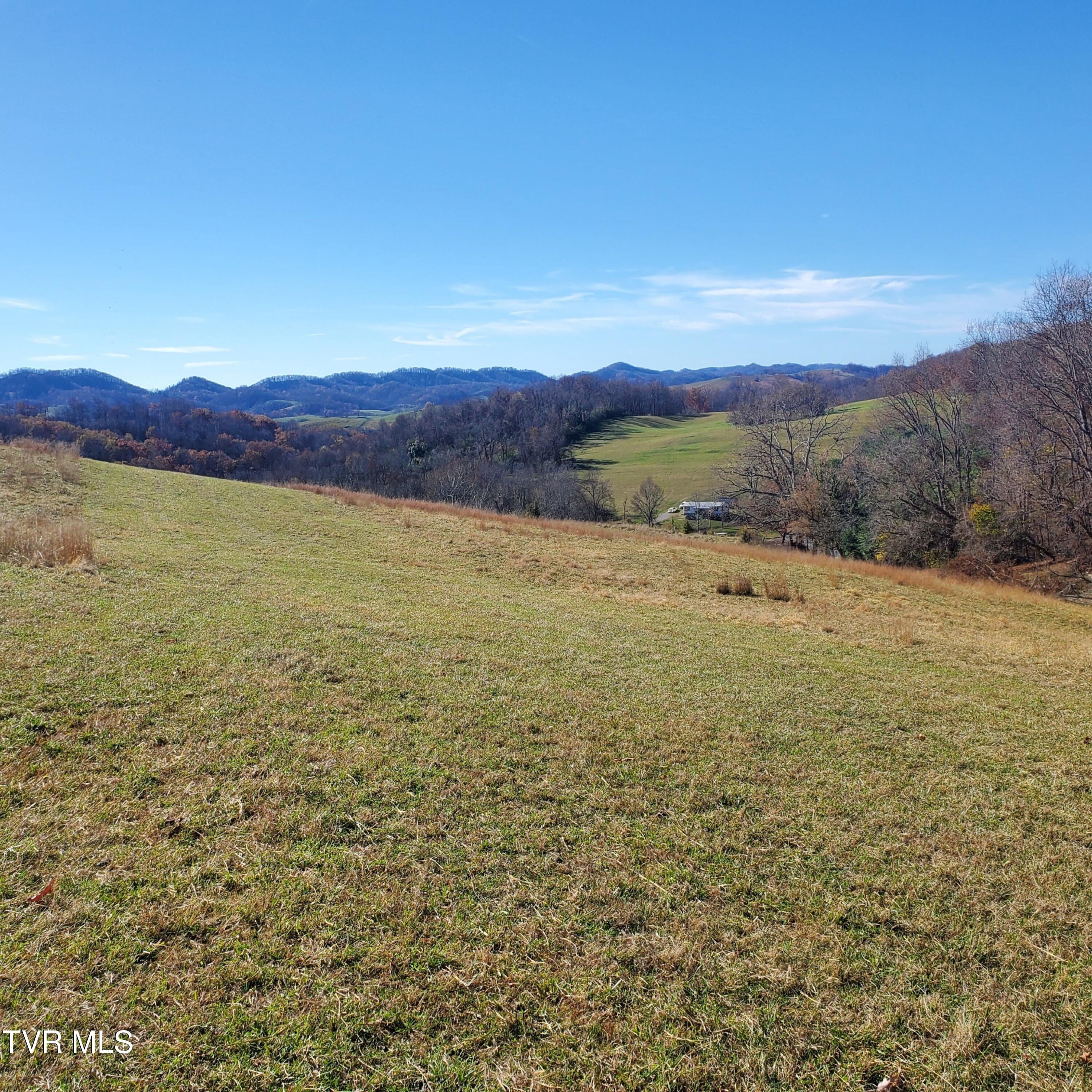 107 Edgewood/crusenberry Road Saltville, VA 24370 - Photo 11 of 14 20241113_111524_resized (2)