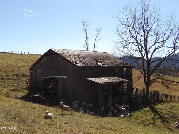 $320,000 | 107 Edgewood/crusenberry Road, Saltville, VA 24370
