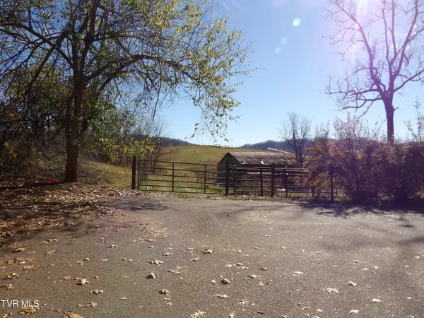 $320,000 | 107 Edgewood/crusenberry Road, Saltville, VA 24370