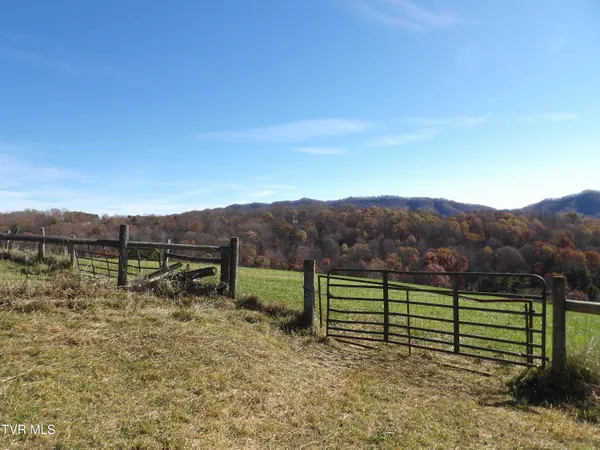 $320,000 | 107 Edgewood/crusenberry Road, Saltville, VA 24370