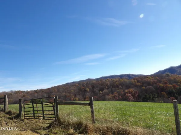 $320,000 | 107 Edgewood/crusenberry Road, Saltville, VA 24370
