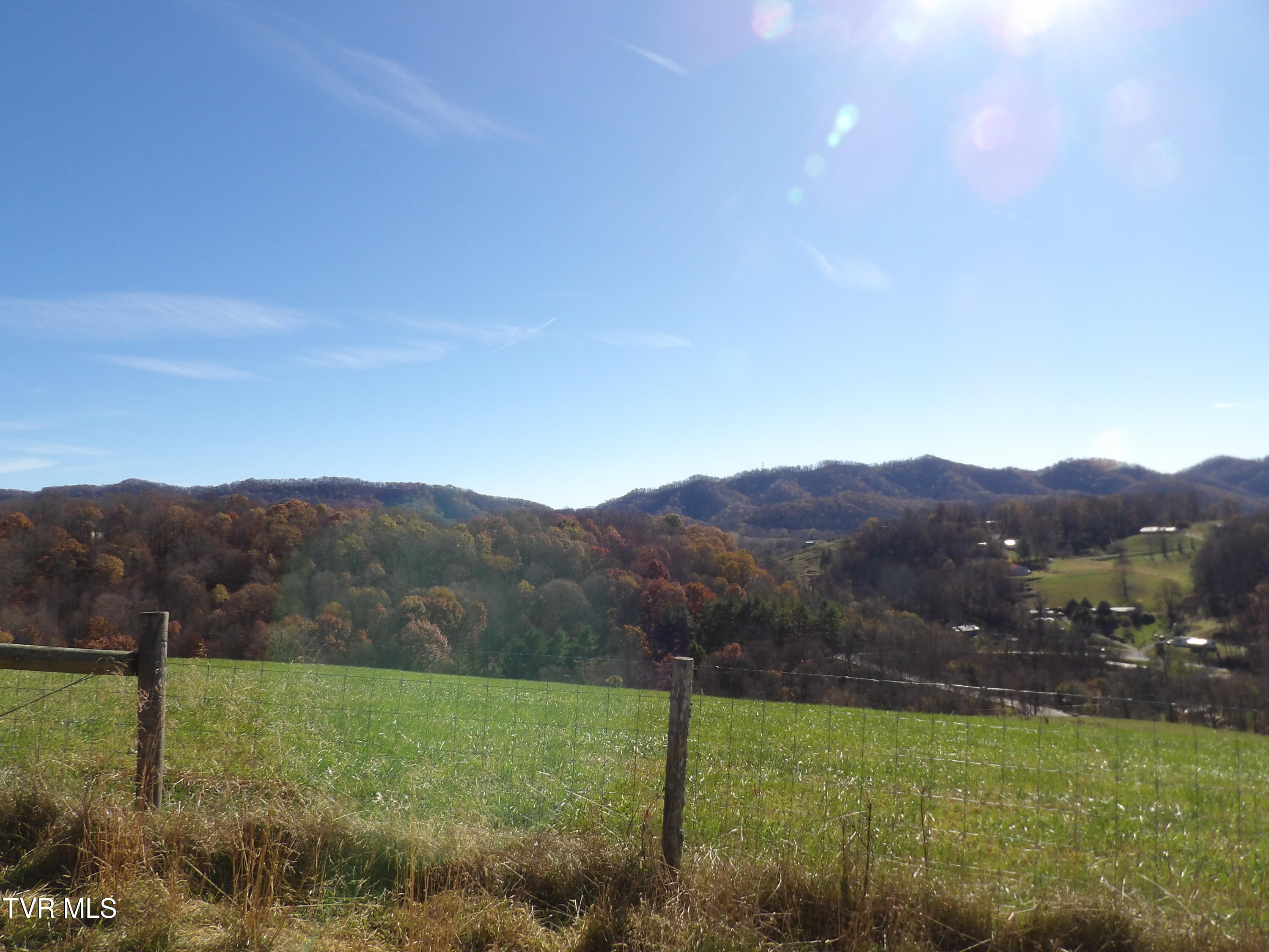 107 Edgewood/crusenberry Road Saltville, VA 24370 - Photo 6 of 14 100_0023