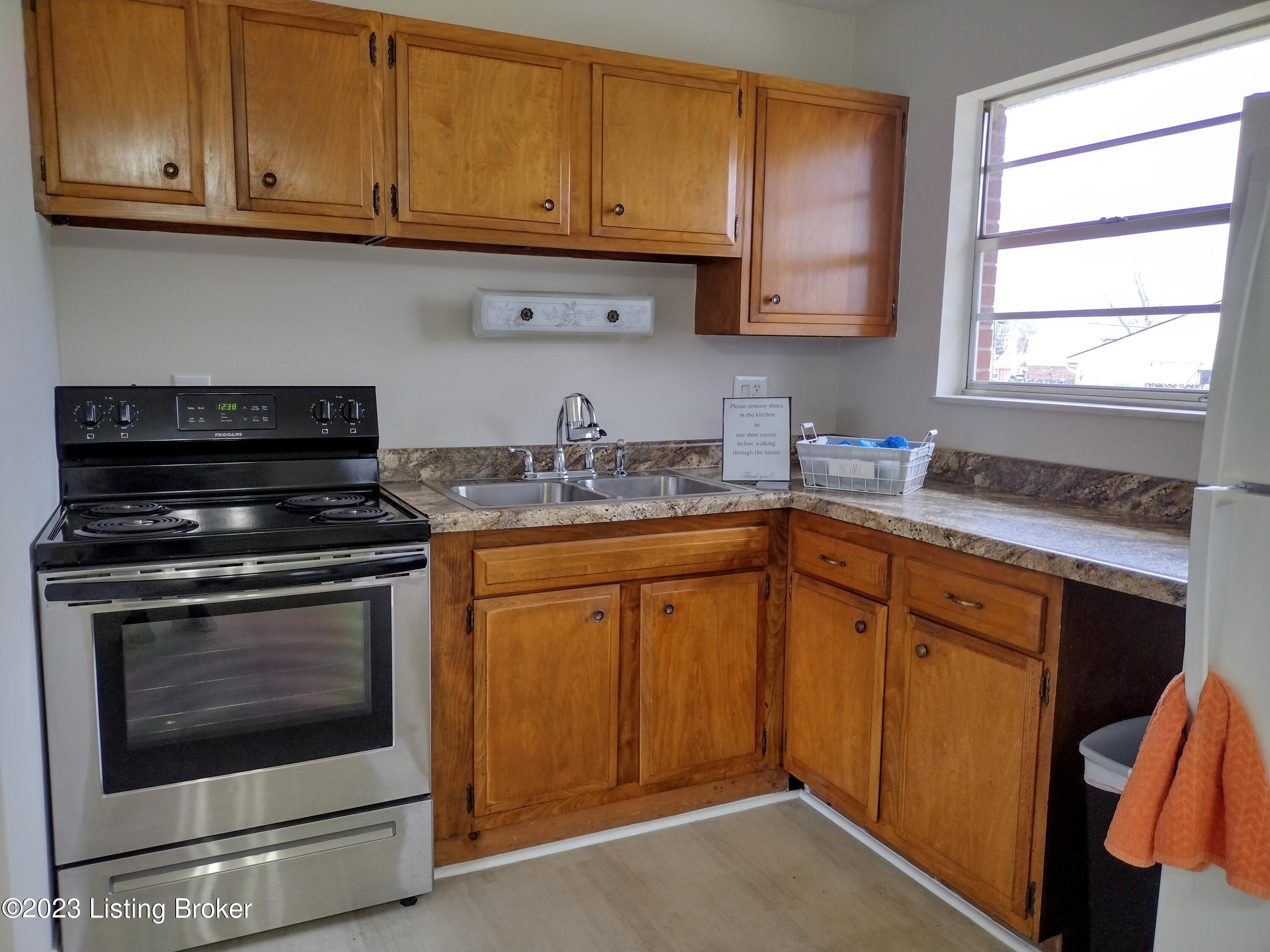 121 Beechland Road Hillview, KY 40229 - Photo 4 of 20 Kitchen