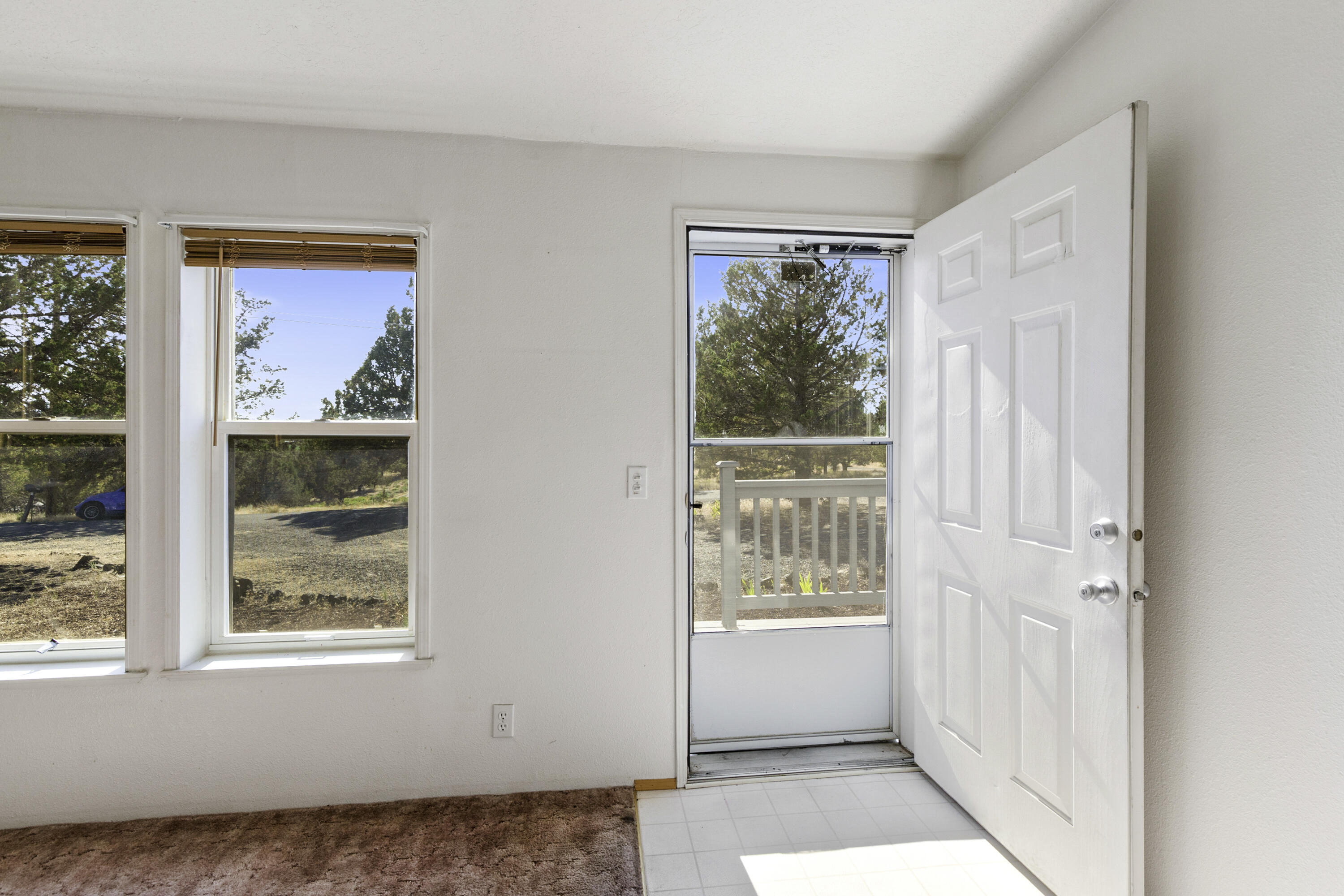14045 Southwest Ridge Place Terrebonne, OR 97760 - Photo 7 of 27 14045 SW Ridge Pl -9