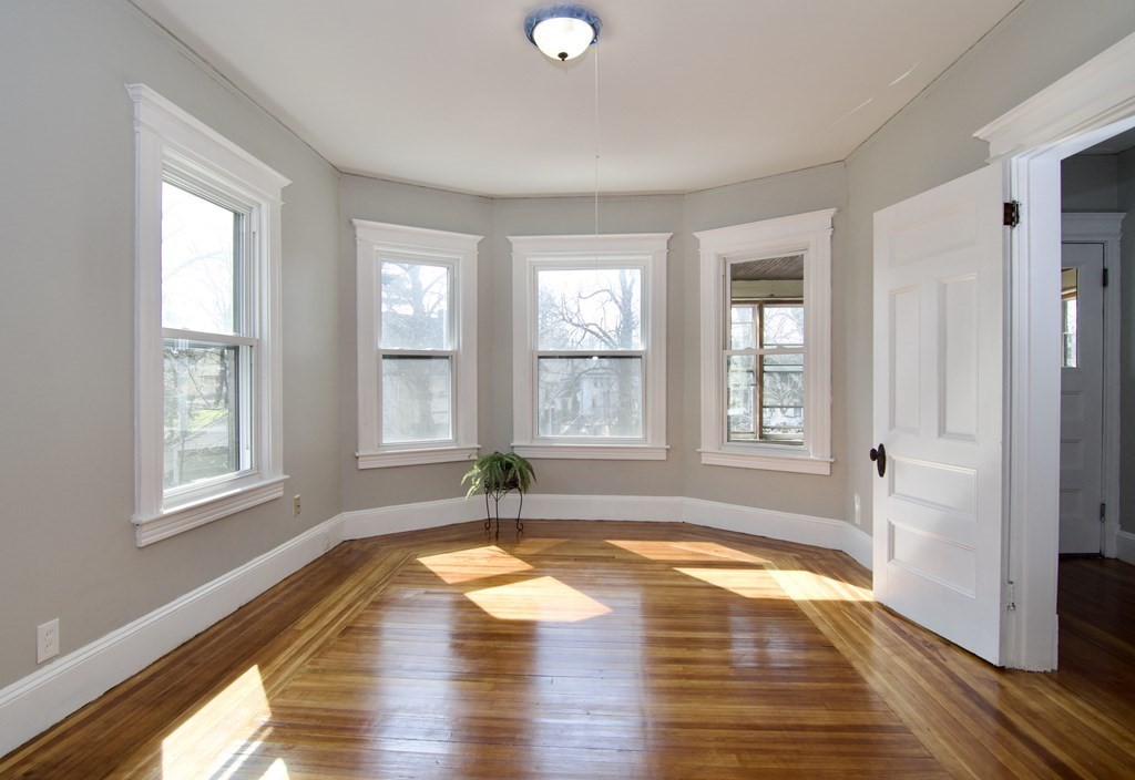 70 Vermont Street Springfield, MA 01108 - Photo 4 of 42