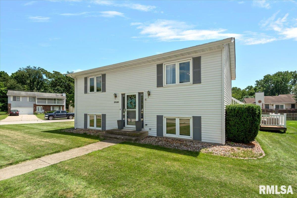 3028 Sutherland Road Springfield, IL 62702 - Photo 1 of 38