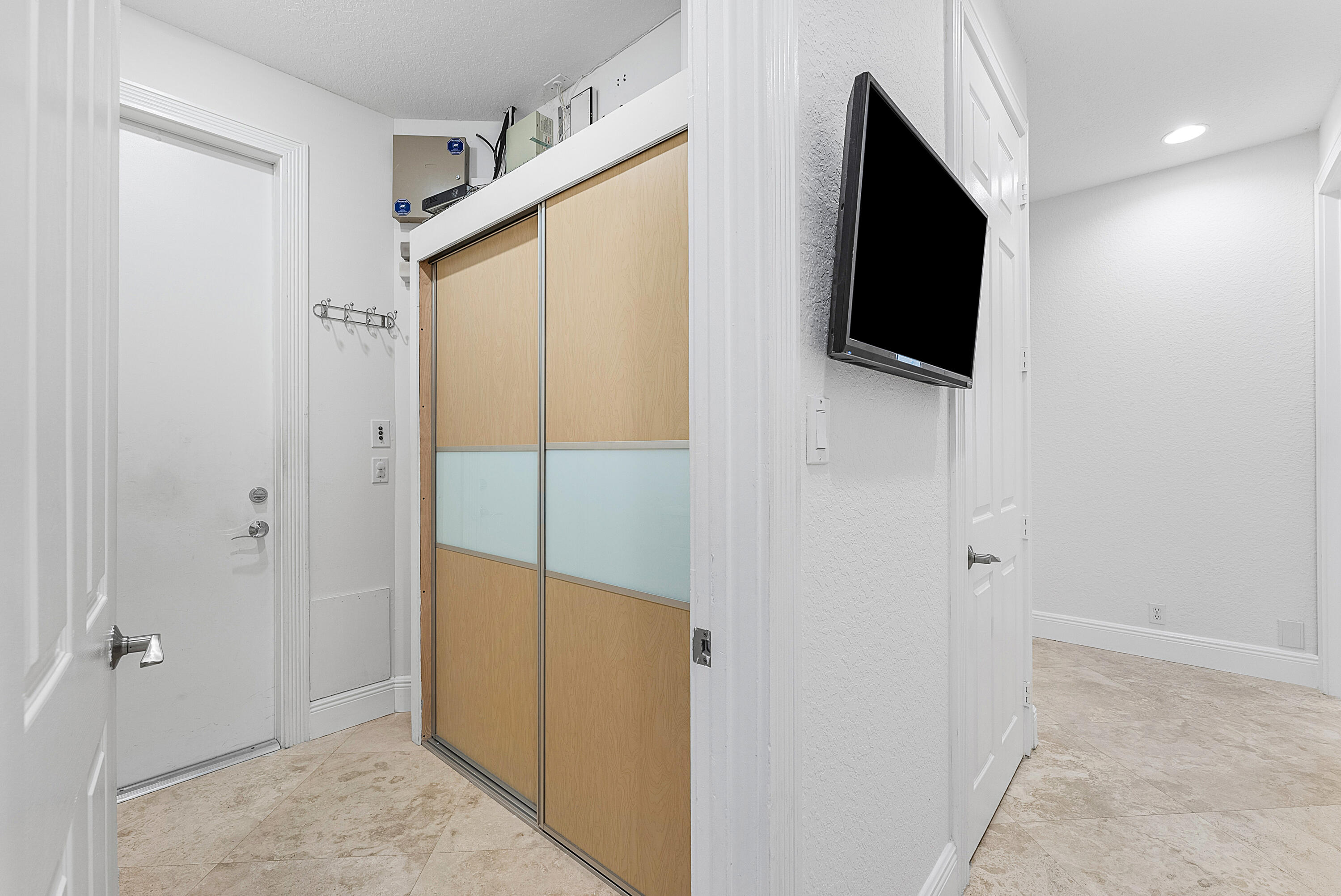 21310 Falls Ridge Way Boca Raton, FL 33428 - Photo 60 of 88 Utility Room to Garage