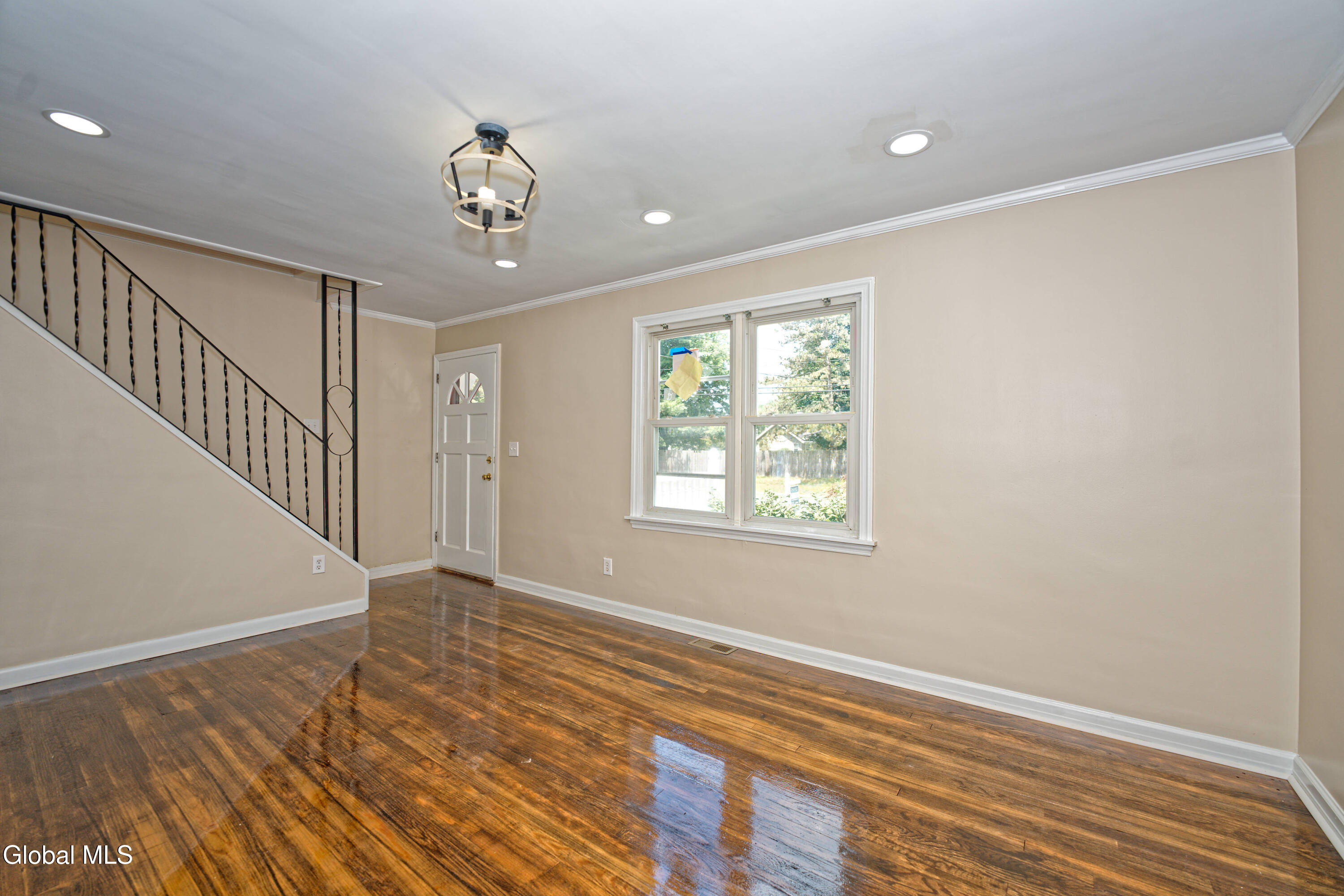 1161 Highbridge Road Rotterdam, NY 12303 - Photo 6 of 34 1 Livingroom 3