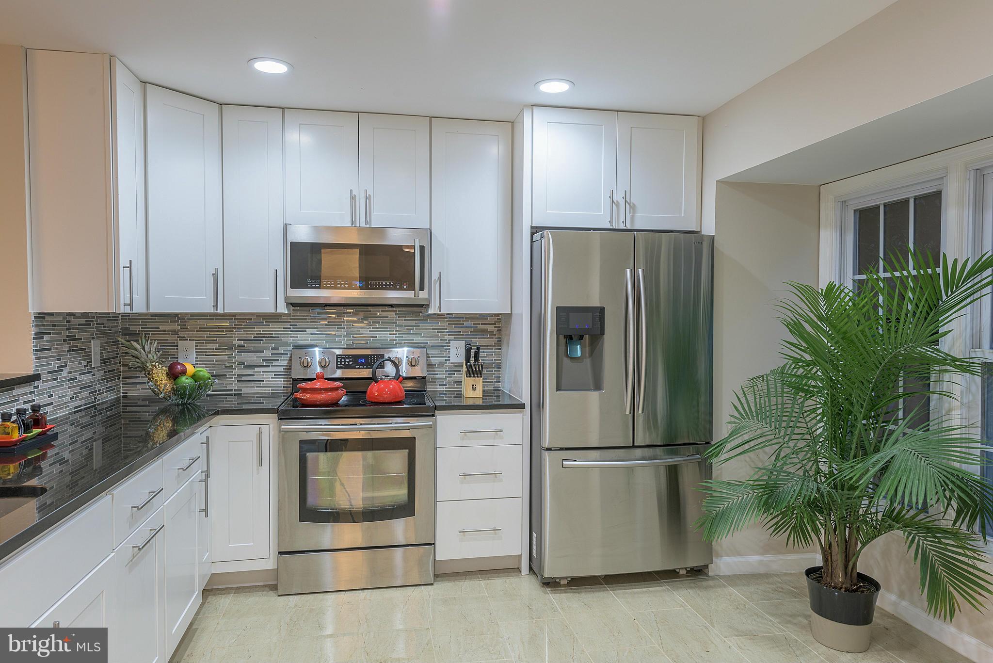 9122 Fisteris Court Springfield, VA 22152 - Photo 2 of 27 Kitchen