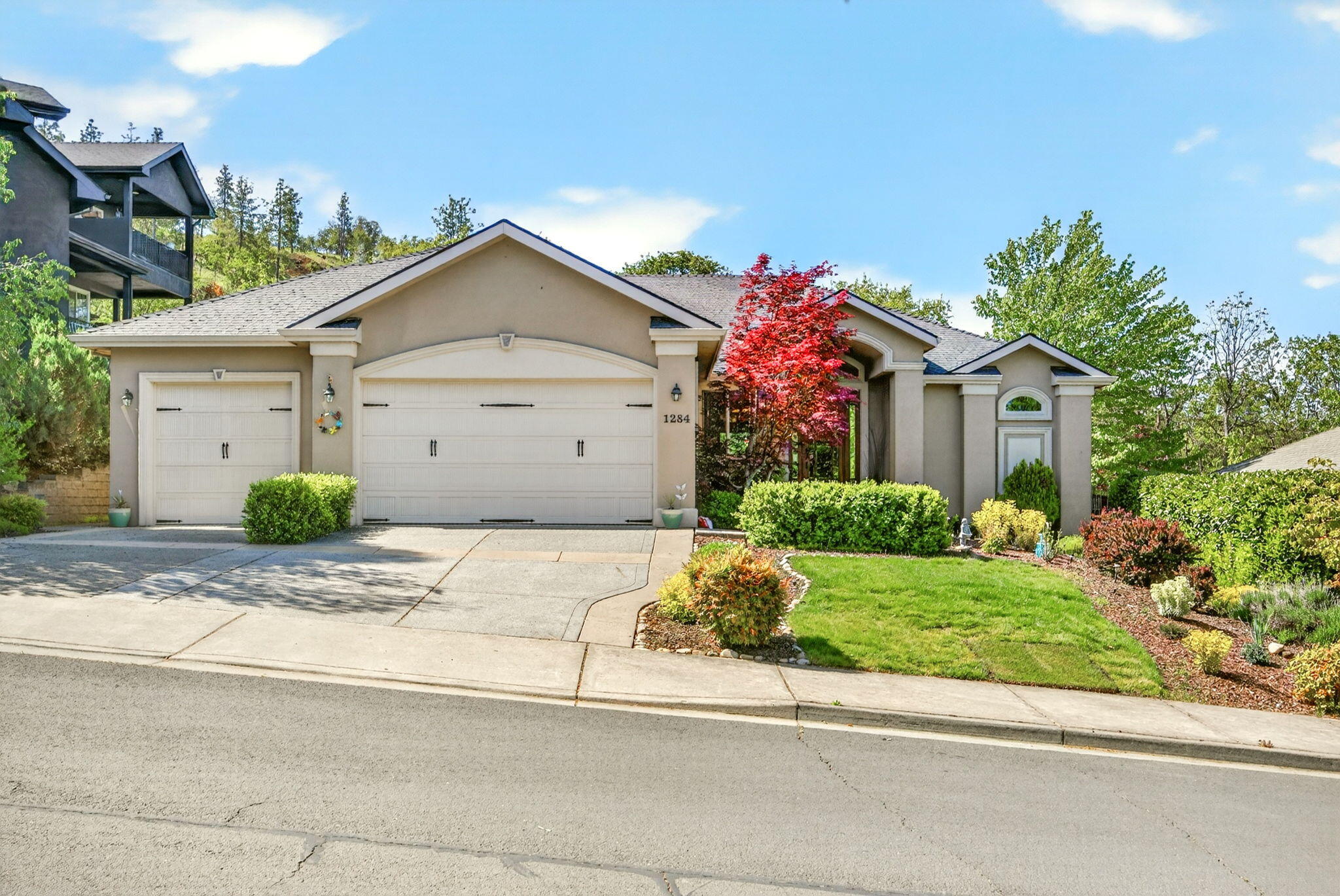 1284 Poppy Ridge Drive Eagle Point, OR 97524 - Photo 3 of 46 APX_0981