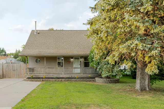 $179,900 | 16923 Stephens, Eastpointe, MI 48021