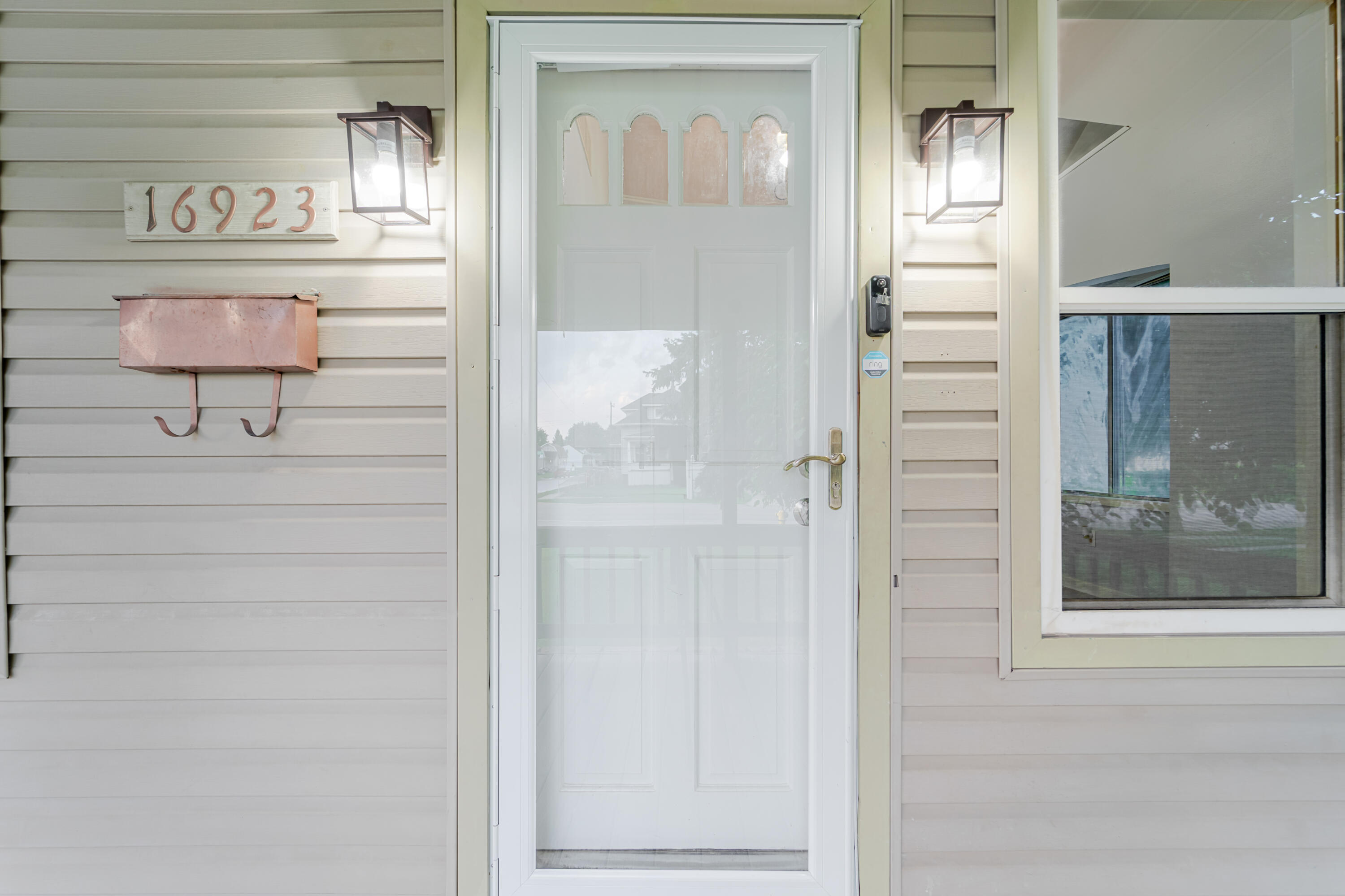 16923 Stephens Eastpointe, MI 48021 - Photo 6 of 25 DSC05467-HDR