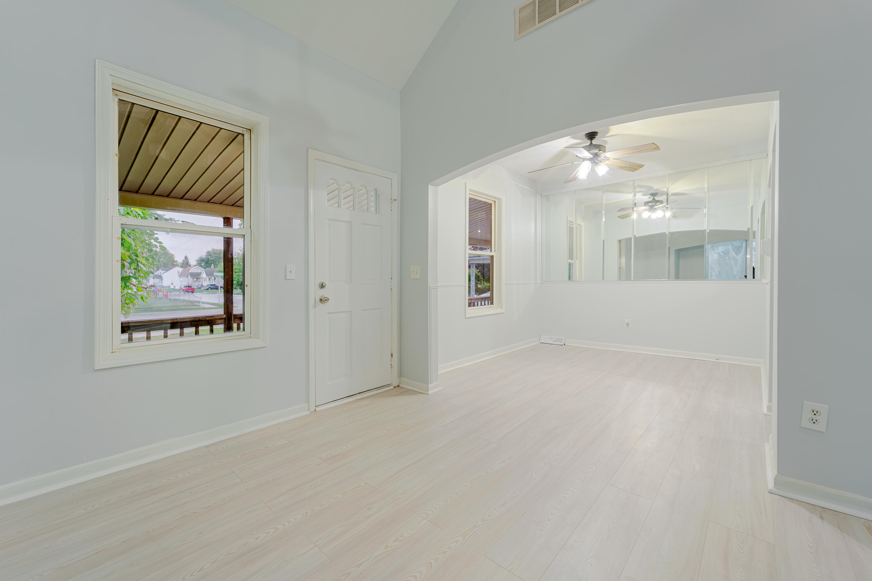 16923 Stephens Eastpointe, MI 48021 - Photo 10 of 25 Interior 2