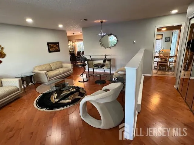 $389,000 | 718 A Victoria Court, Monroe Township, NJ 08831