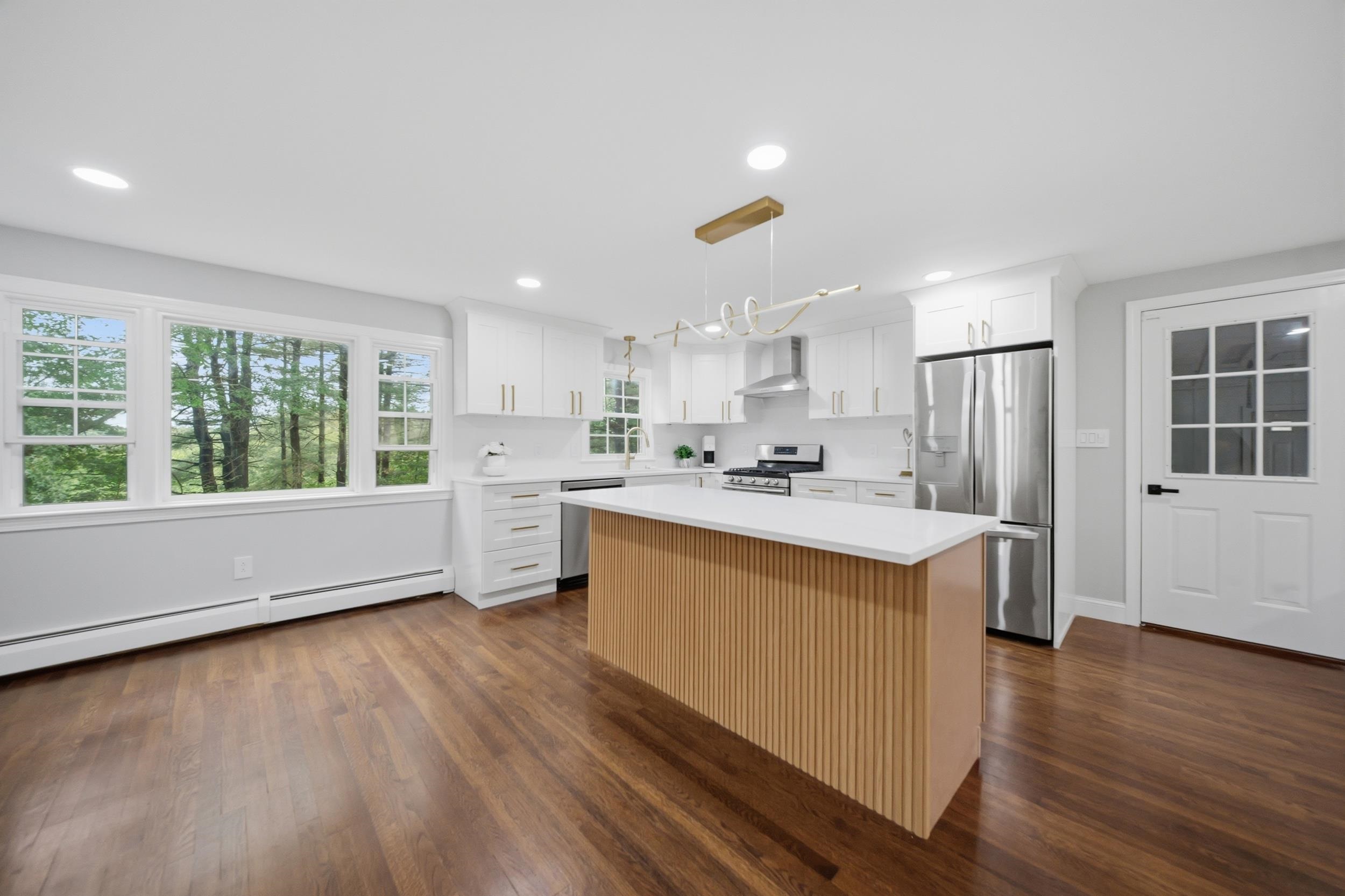 29 Dickens Street Nashua, NH 03062 - Photo 4 of 59