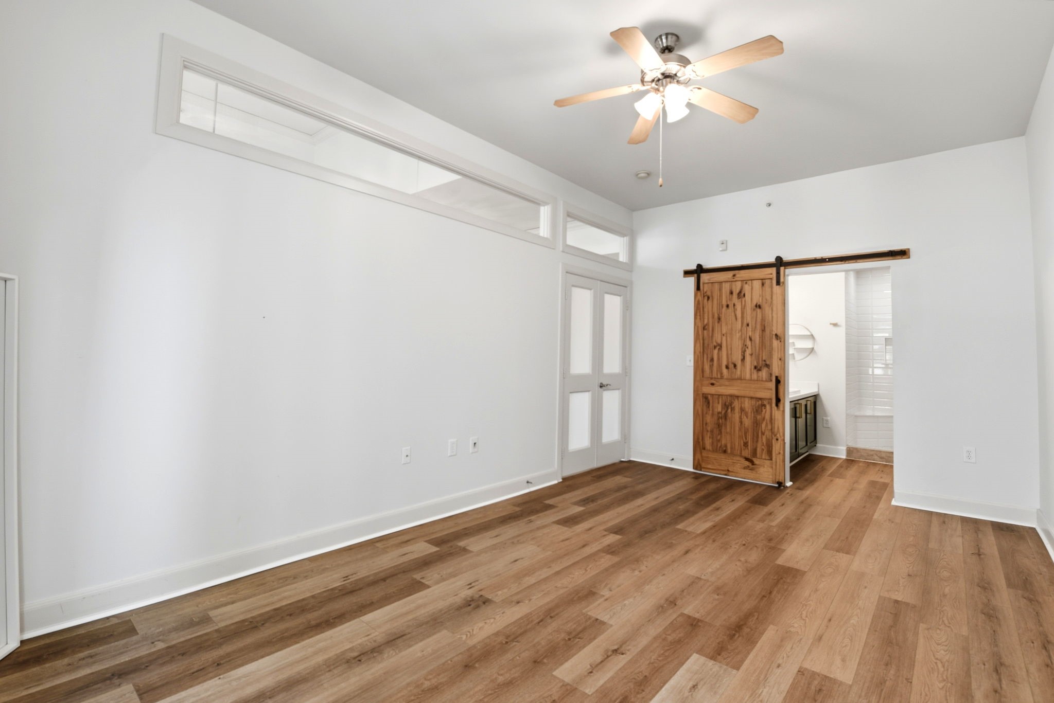 1010 Rosine Street, Unit 43 Houston, TX 77019 - Photo 30 of 48 wooden floor in an empty room with a window