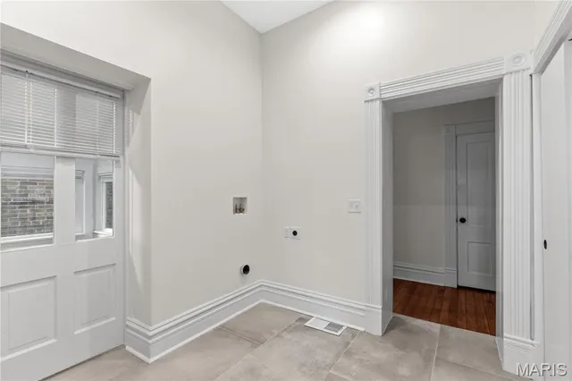 $329,900 | 2643 Ann Avenue, St. Louis, MO 63104