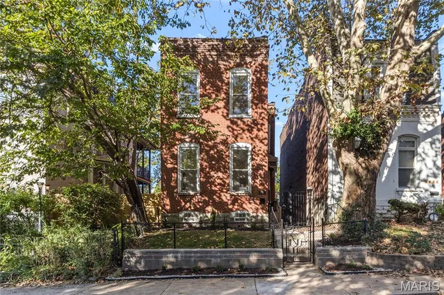 $329,900 | 2643 Ann Avenue, St. Louis, MO 63104