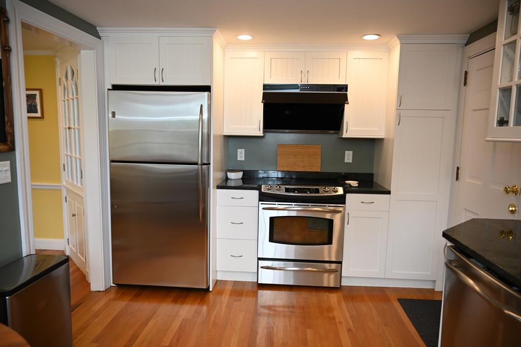 8 Longbow Road Lynnfield, MA 01940 - Photo 8 of 29 Gallery Image 8