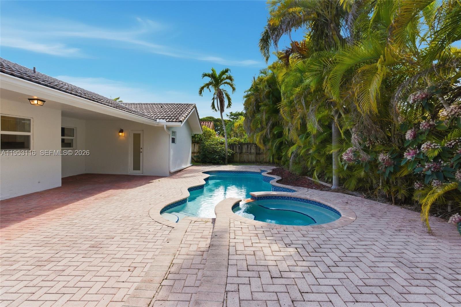 5976 Southwest 88th Place Miami, FL 33173 - Photo 3 of 39