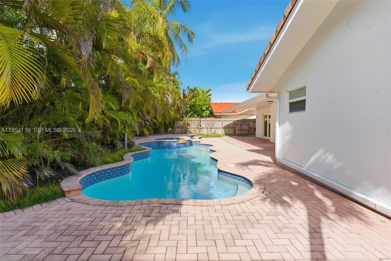 5976 Southwest 88th Place Miami, FL 33173 - Photo 33 of 39