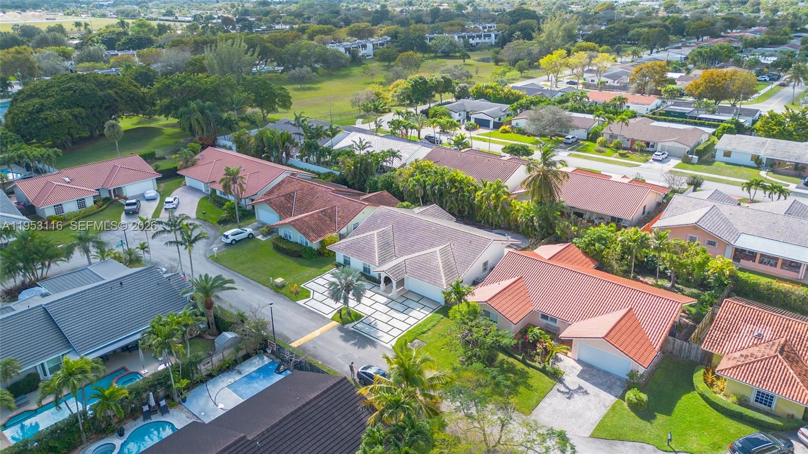 5976 Southwest 88th Place Miami, FL 33173 - Photo 4 of 39