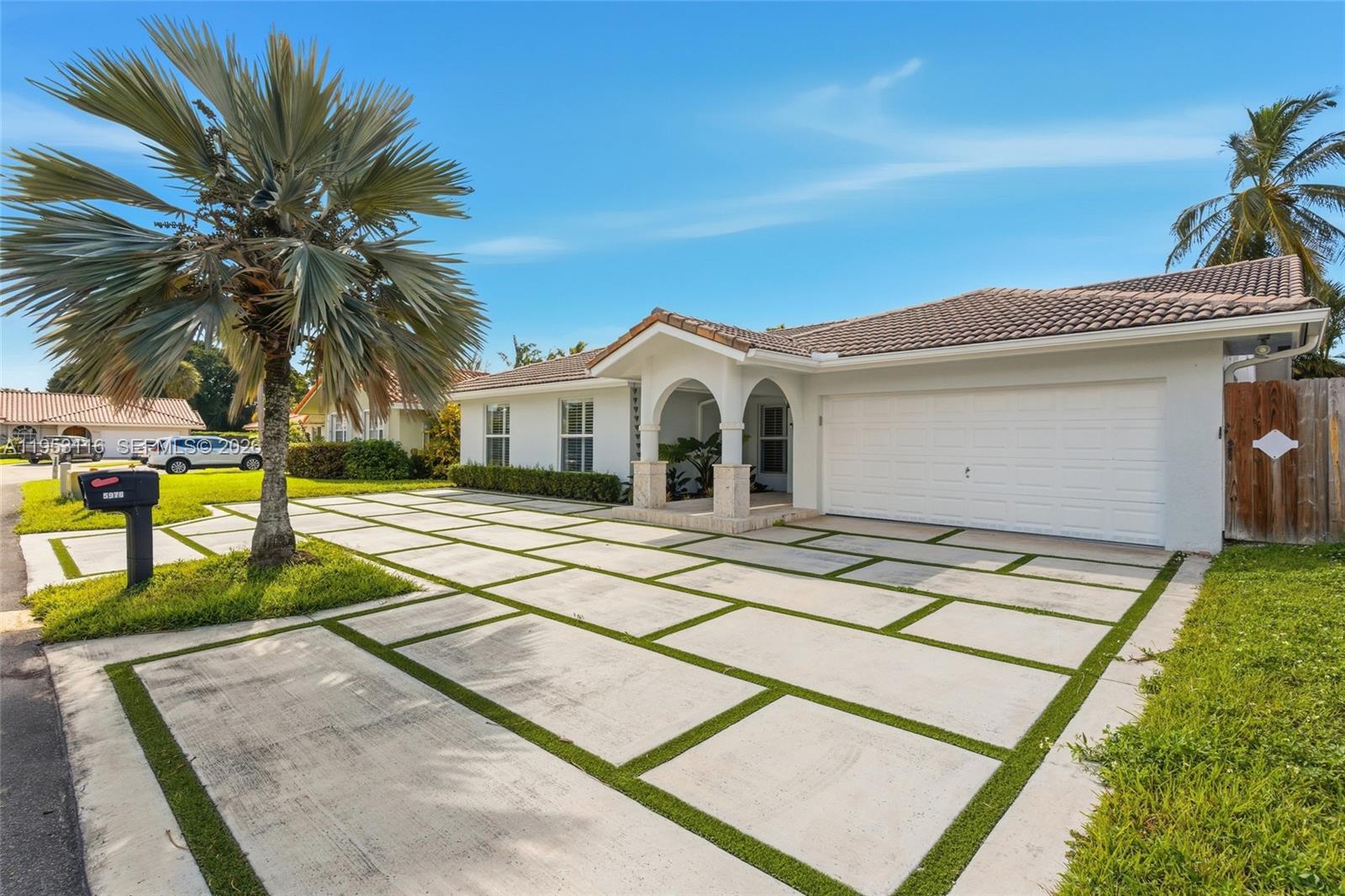 5976 Southwest 88th Place Miami, FL 33173 - Photo 7 of 39