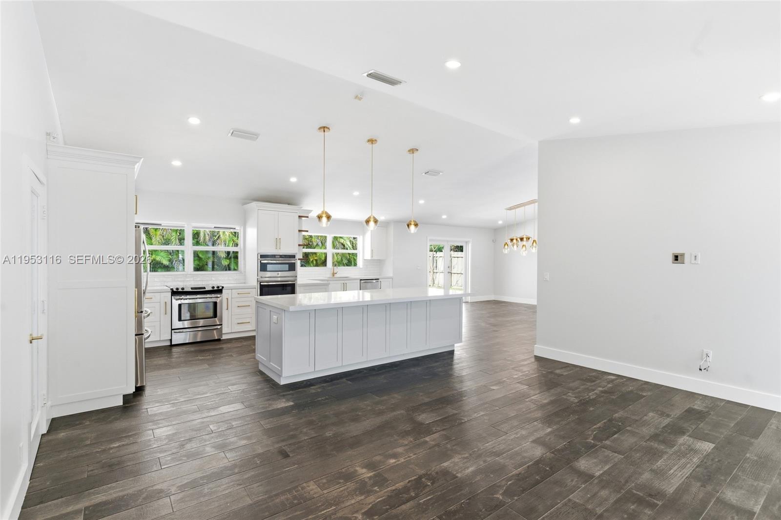 5976 Southwest 88th Place Miami, FL 33173 - Photo 9 of 39