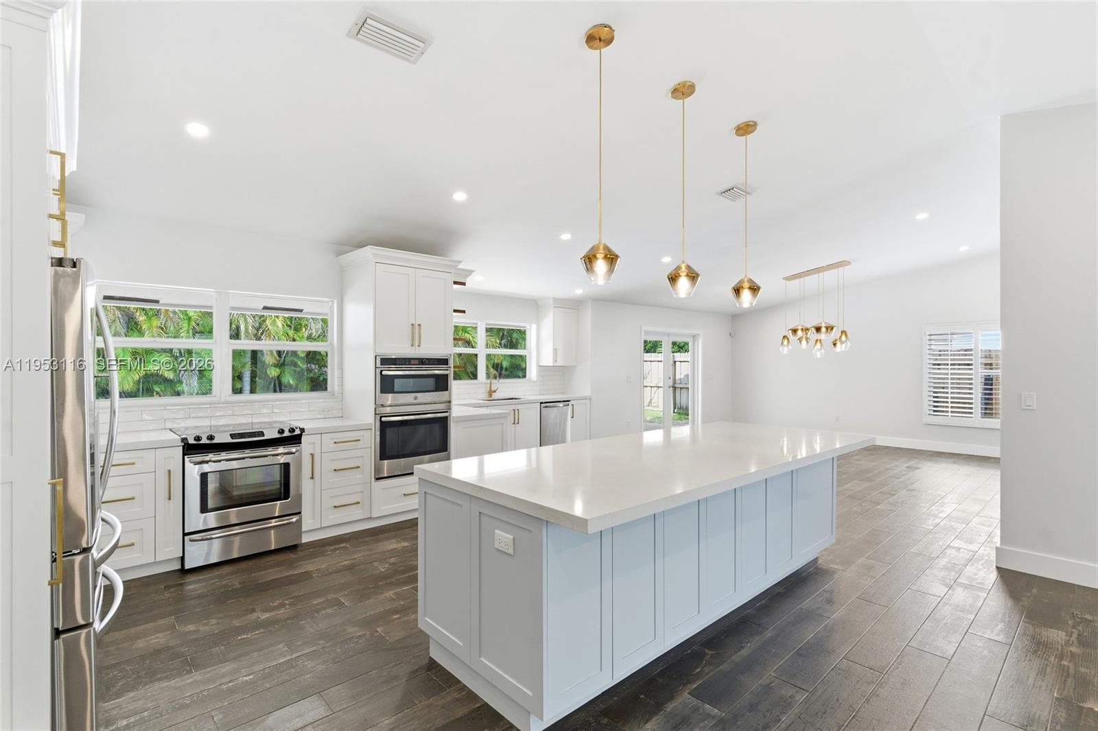 5976 Southwest 88th Place Miami, FL 33173 - Photo 10 of 39