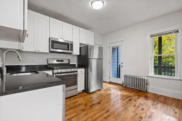 $3,850 | 39 Bradley Street, Unit 2, Somerville, MA 02145