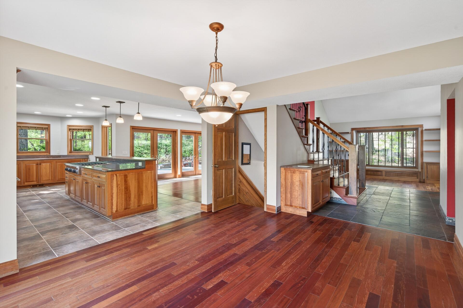 8750 Hunters Way Apple Valley, MN 55124 - Photo 17 of 98