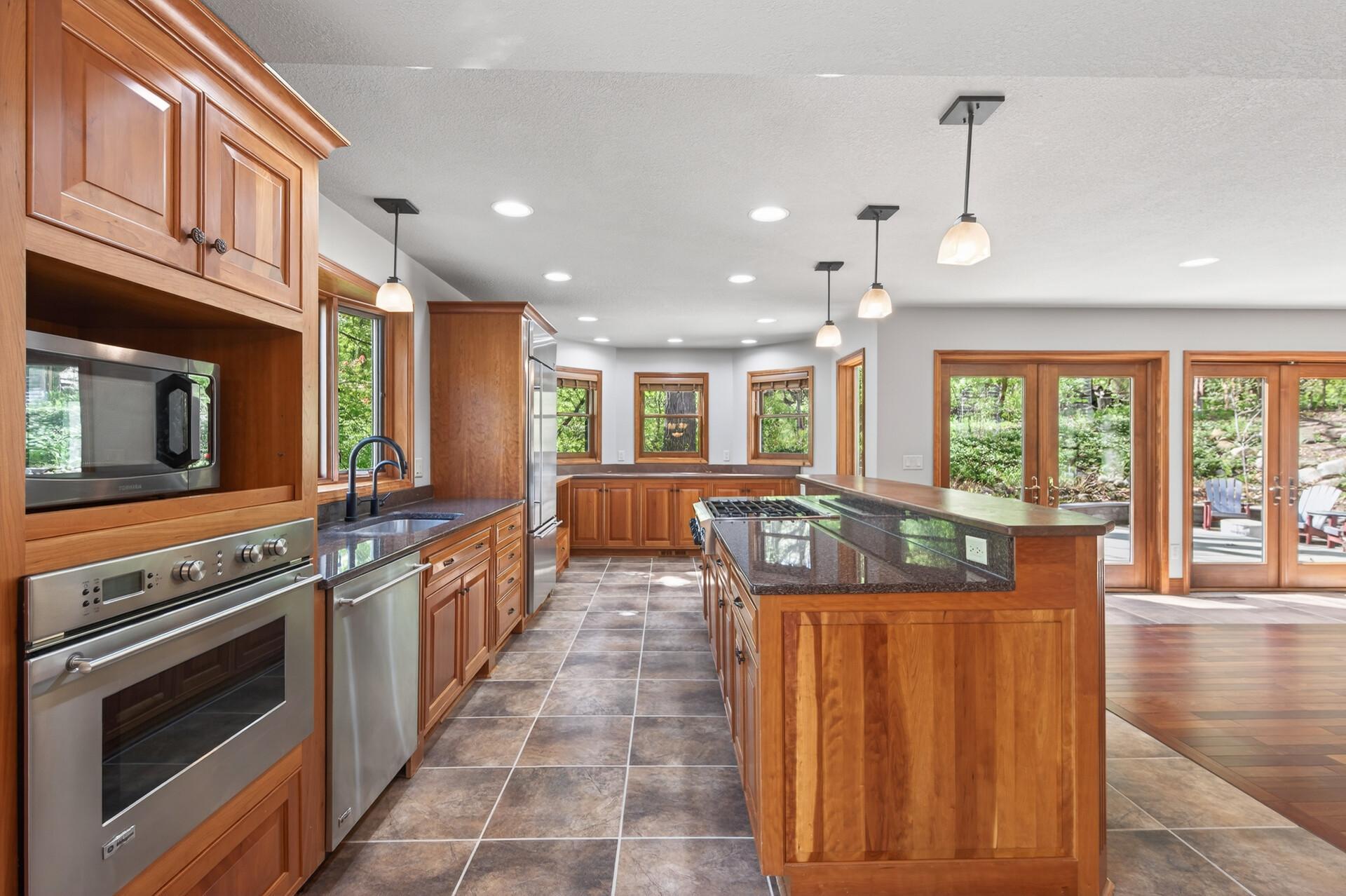 8750 Hunters Way Apple Valley, MN 55124 - Photo 18 of 98