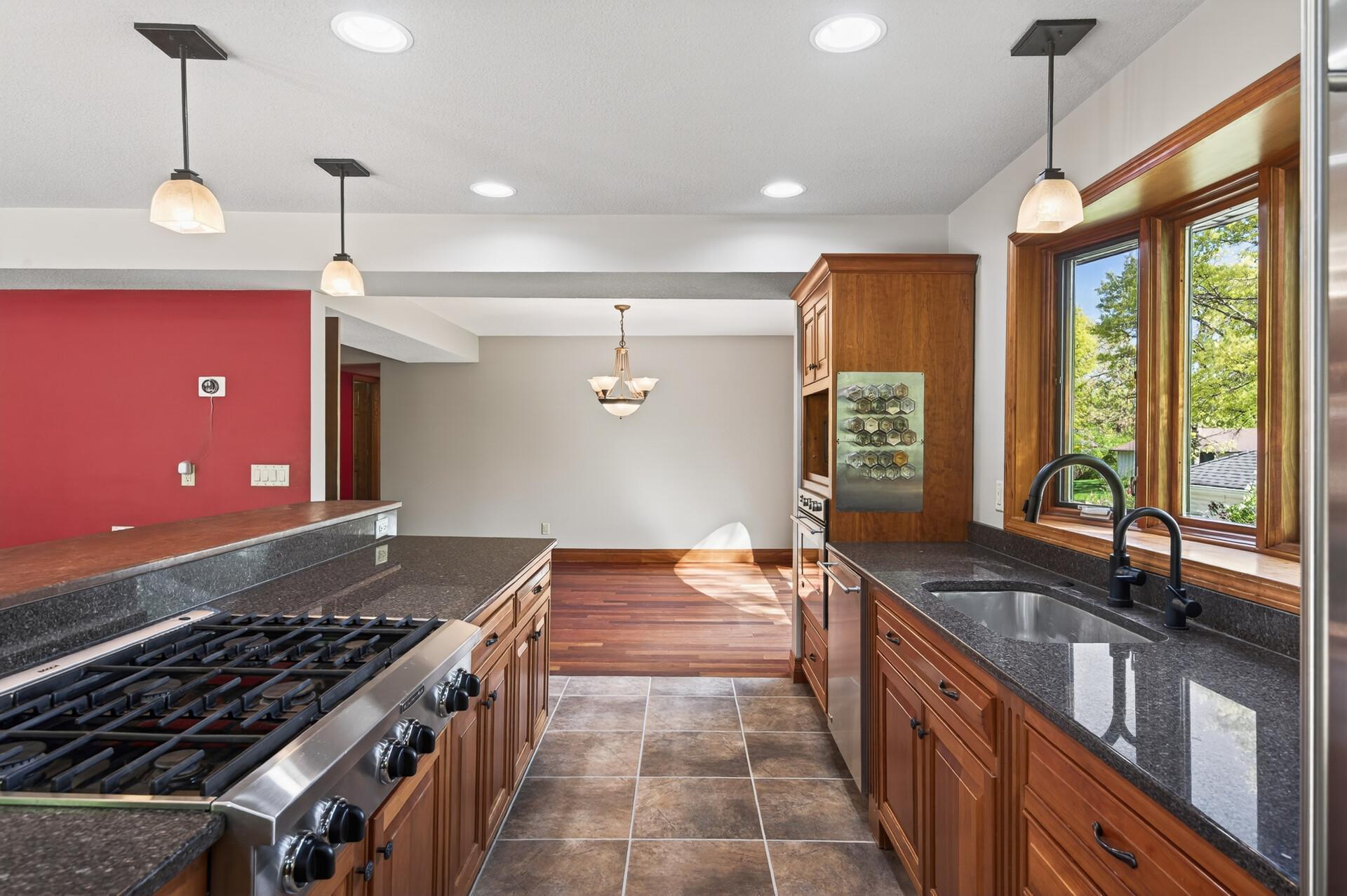 8750 Hunters Way Apple Valley, MN 55124 - Photo 23 of 98