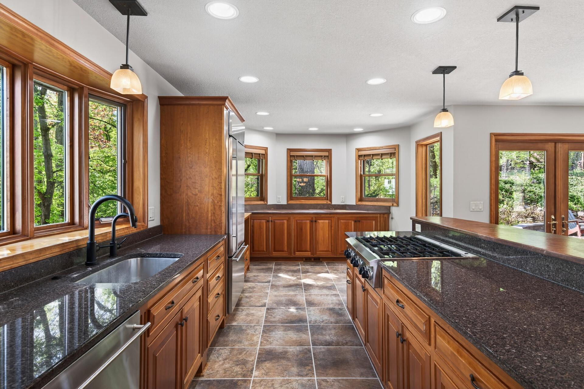 8750 Hunters Way Apple Valley, MN 55124 - Photo 25 of 98