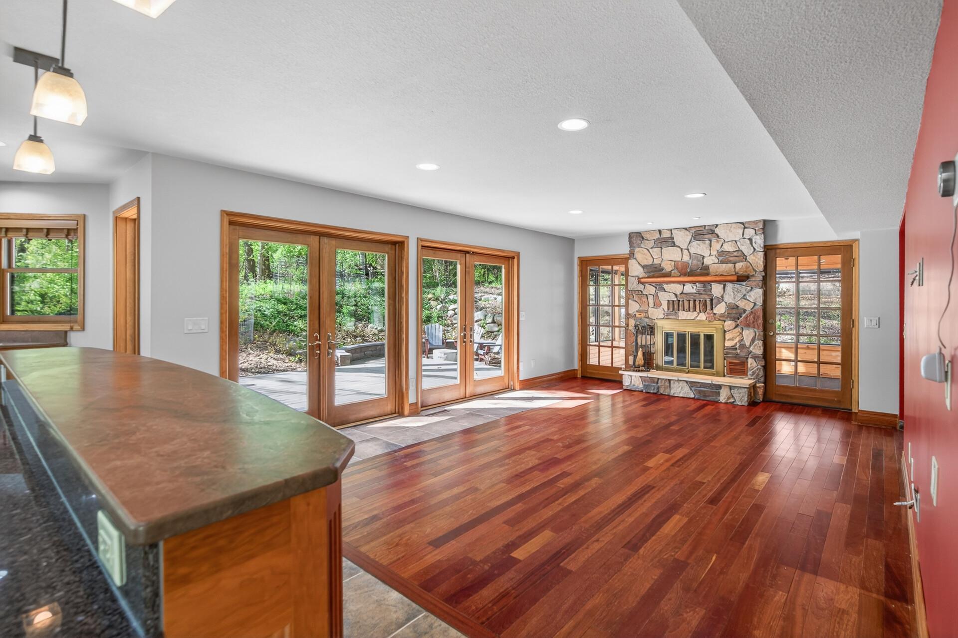 8750 Hunters Way Apple Valley, MN 55124 - Photo 31 of 98