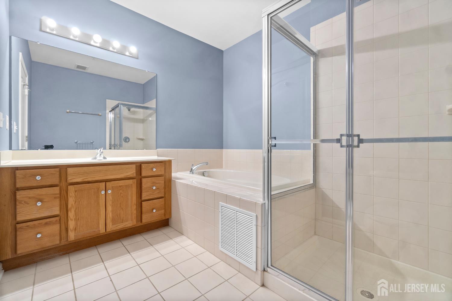 41 Azalea Drive Old Bridge, NJ 08857 - Photo 13 of 18 a spacious bathroom with a double vanity sink a mirror and a bathtub