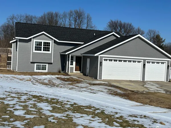 $775,000 | 2530 County Road East, Woodville, WI 54028