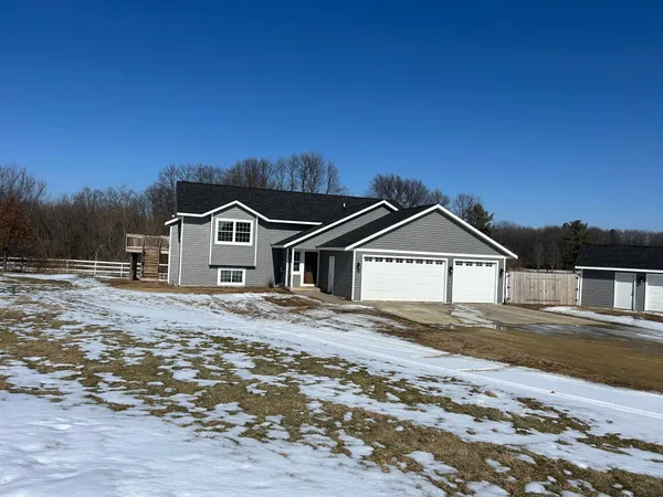 $775,000 | 2530 County Road East, Woodville, WI 54028