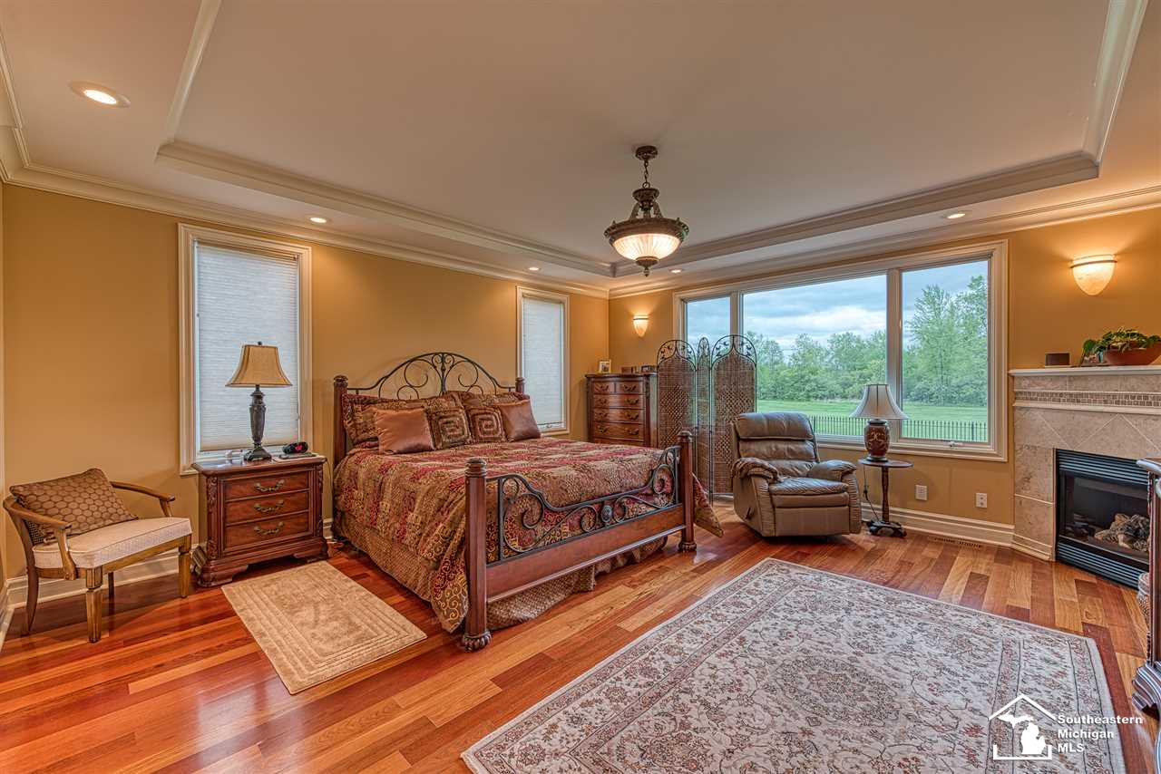 1055 Abbey Road Monroe, MI 48161 - Photo 8 of 45