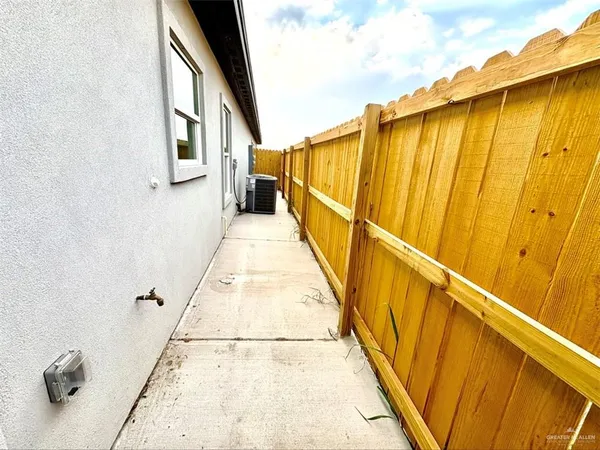 $1,050 | 909 East 13th Street, Unit 3, San Juan, TX 78589