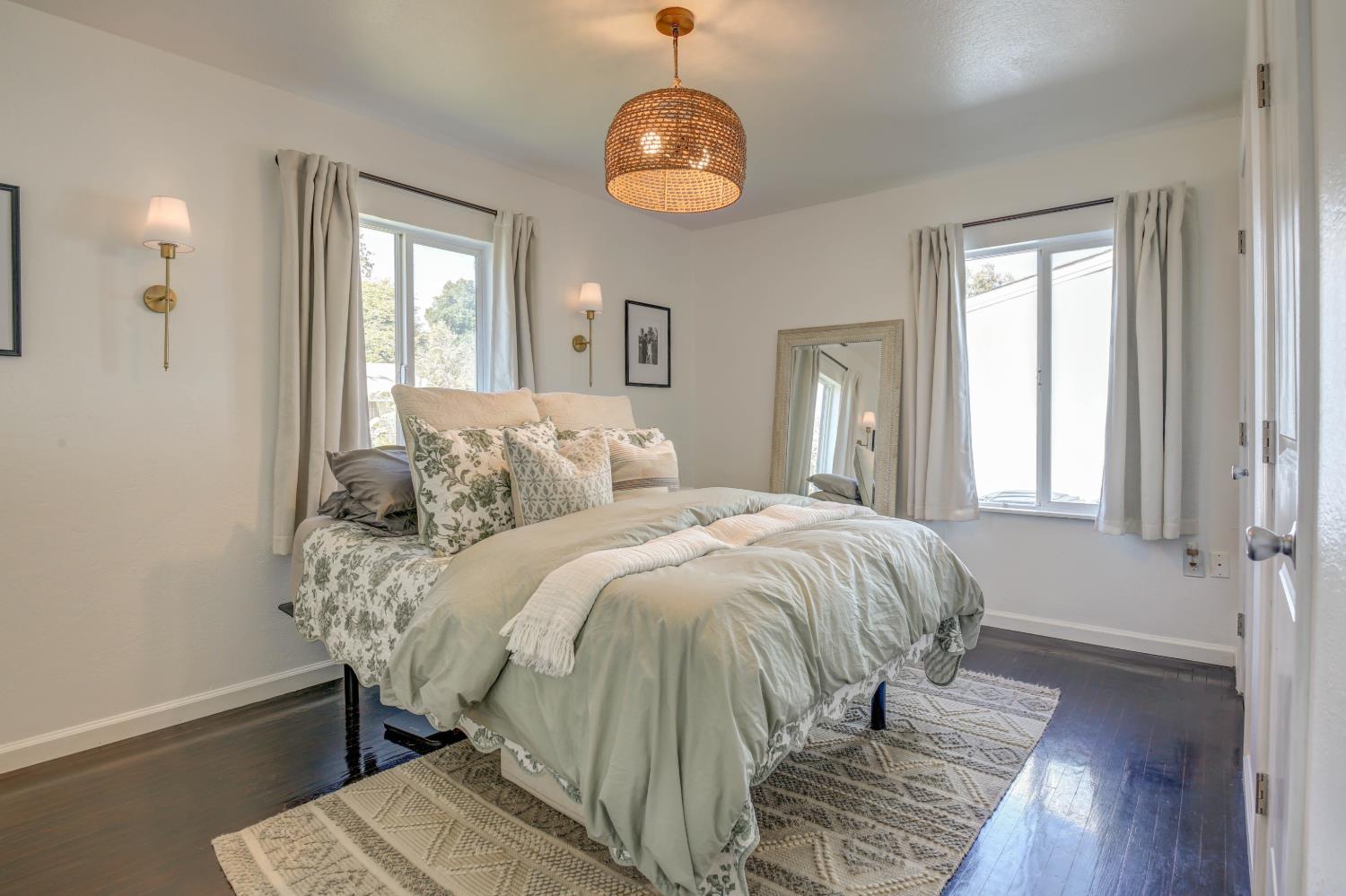 1424 Kitchner Road Sacramento, CA 95822 - Photo 16 of 28 Main bedroom