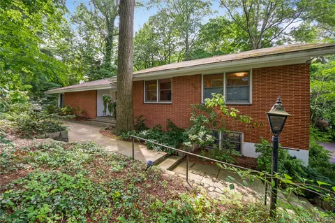 $1,260,000 | 160 Hampshire Road, Bronxville, NY 10708