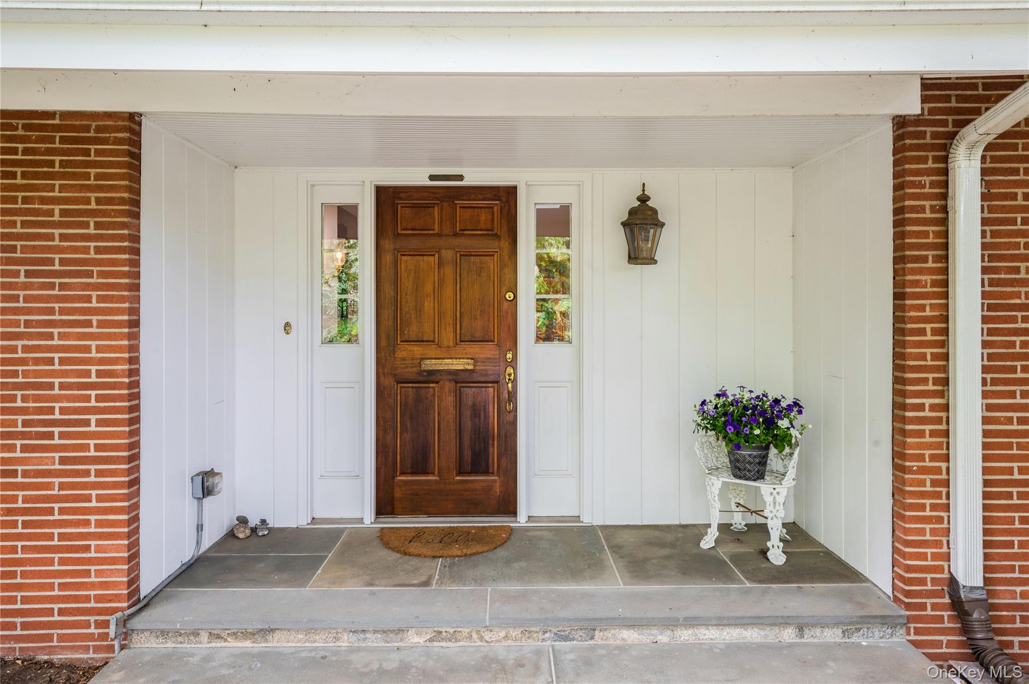160 Hampshire Road Bronxville, NY 10708 - Photo 3 of 36