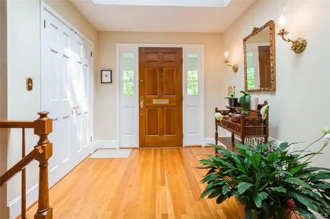 $1,260,000 | 160 Hampshire Road, Bronxville, NY 10708