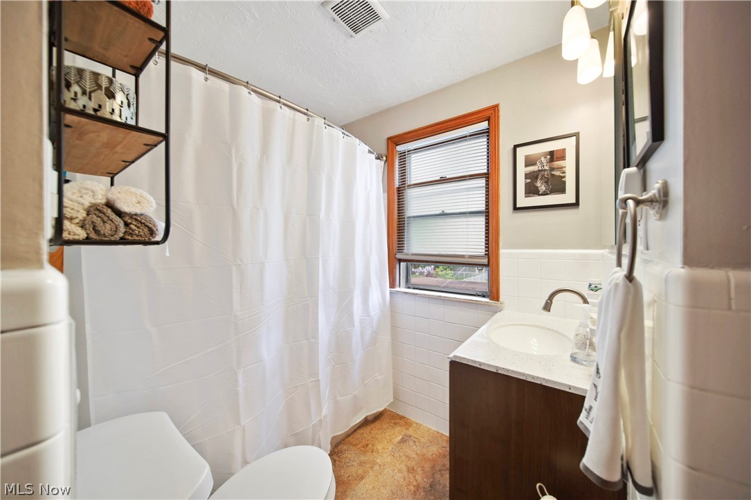 4346 Ardmore Road South Euclid, OH 44121 - Photo 25 of 29 Full bath upstairs