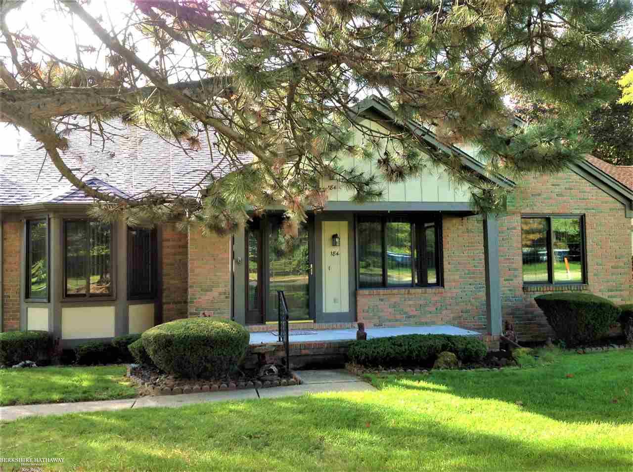 184 Meadow Ln Circle Rochester Hills, MI 48307 - Photo 1 of 18