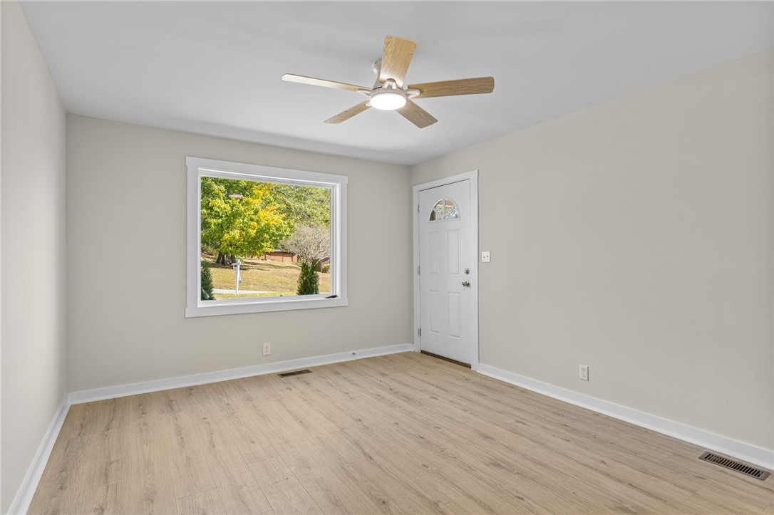 313 Trotter Road Pickens, SC 29671 - Photo 8 of 36