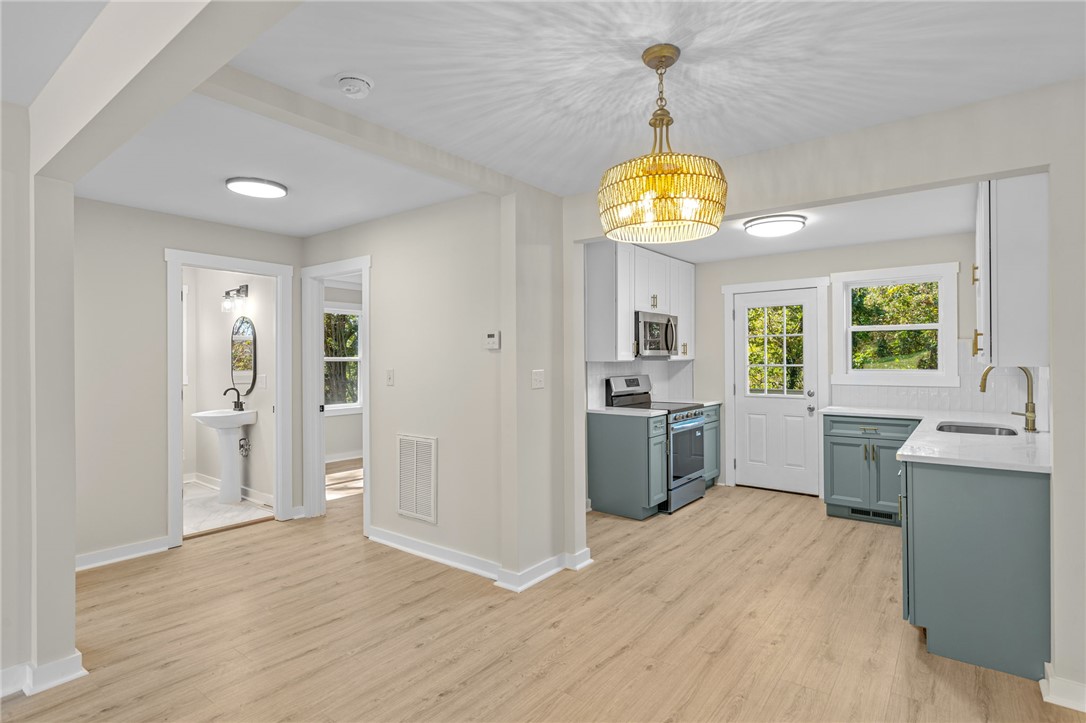 313 Trotter Road Pickens, SC 29671 - Photo 10 of 36