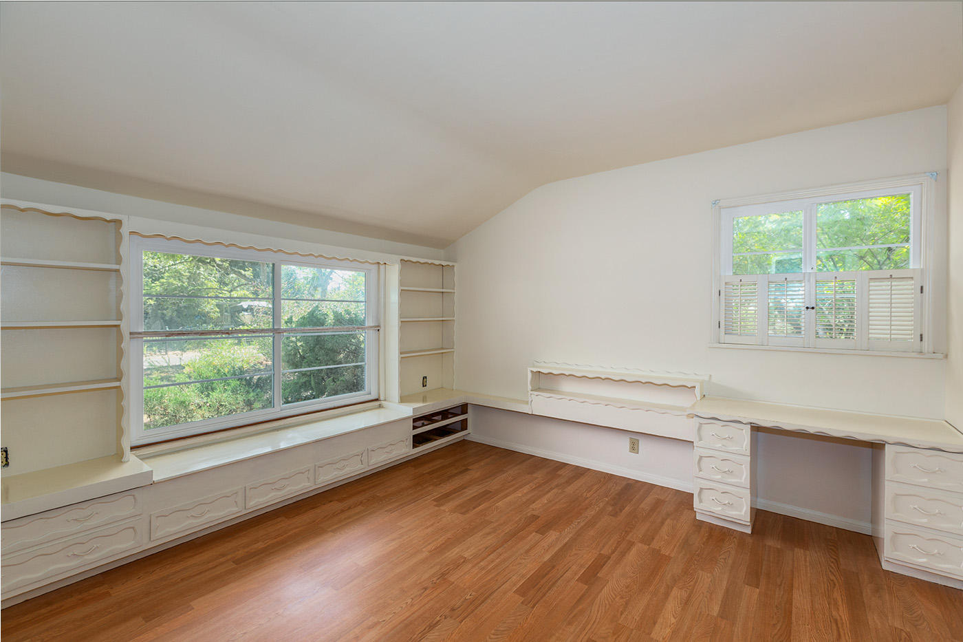 426 North Ontare Road Santa Barbara, CA 93105 - Photo 11 of 32 Bedroom 3 with built ins