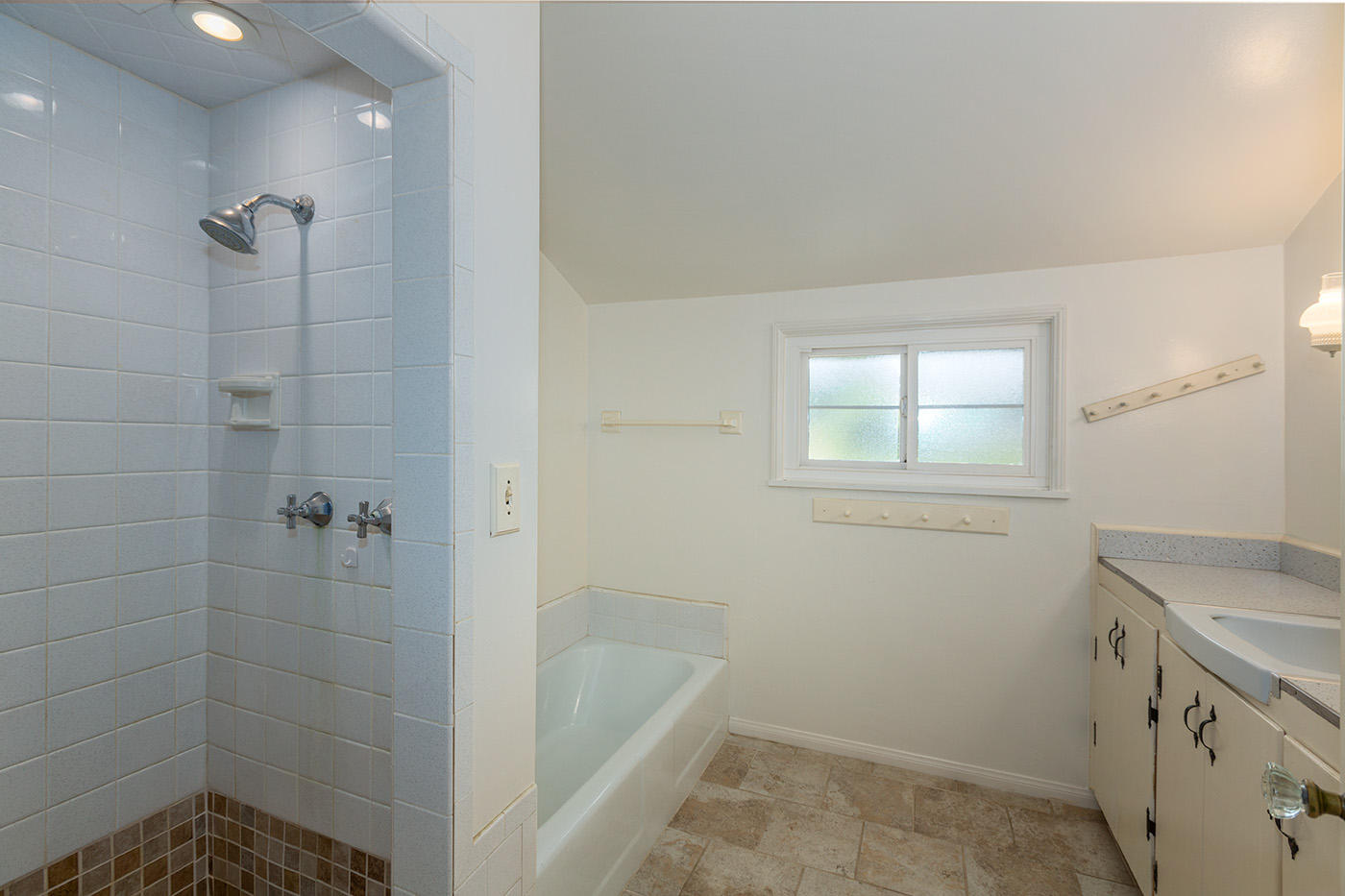 426 North Ontare Road Santa Barbara, CA 93105 - Photo 14 of 32 Main bathroom